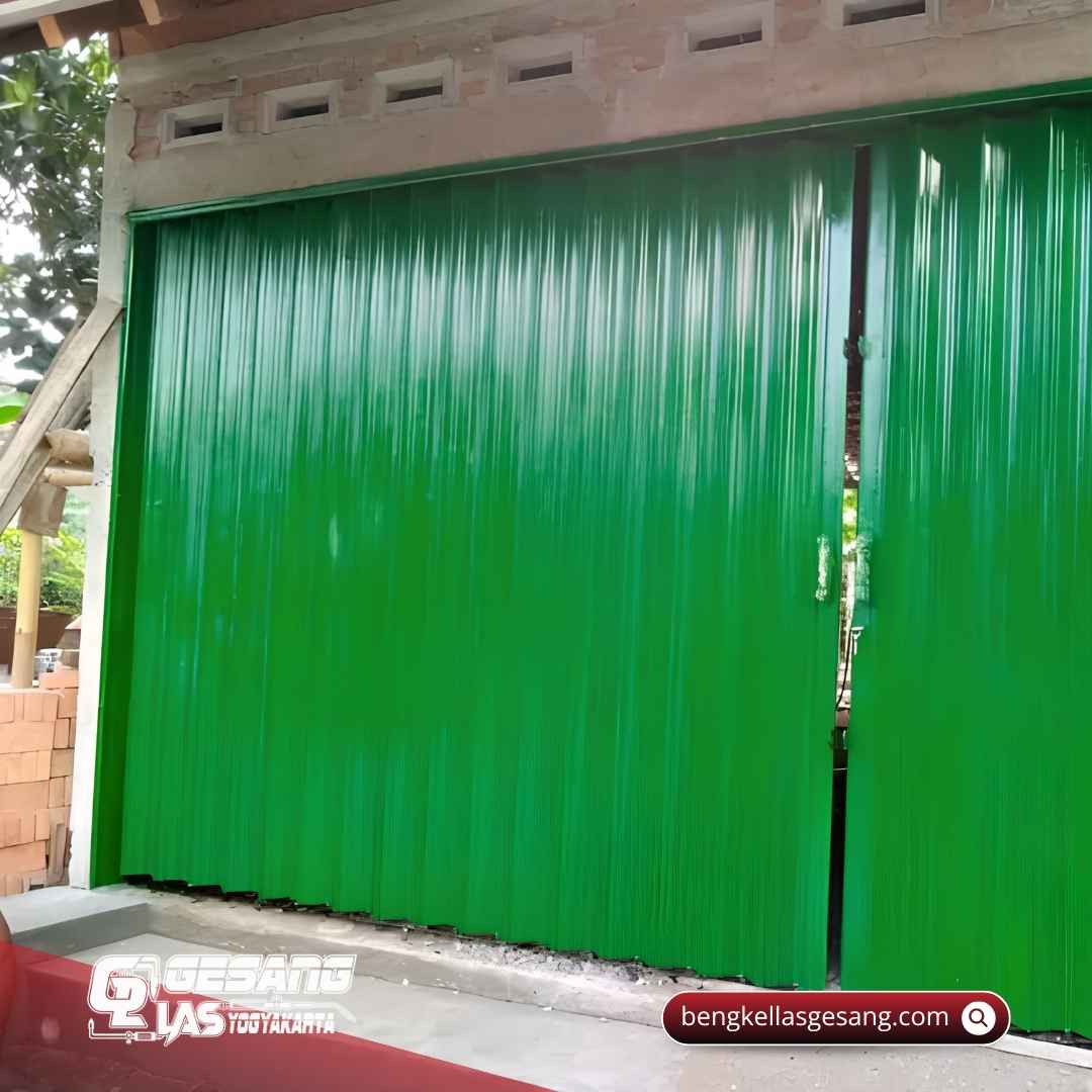 Service Folding Gate