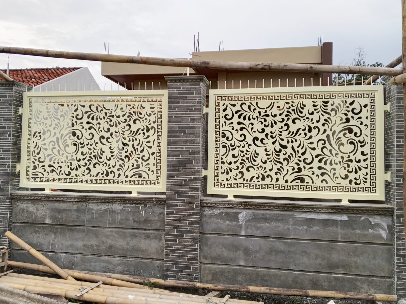 Pagar Bermotif - 3