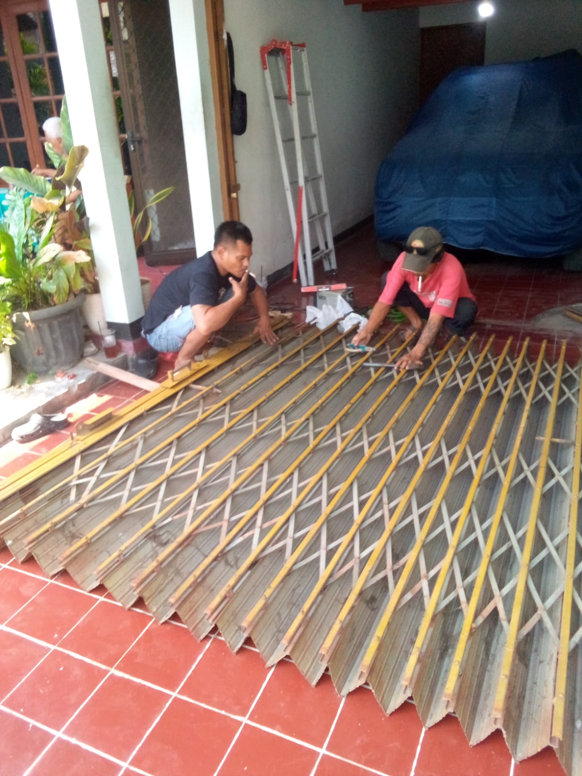 Service Folding Gate - 2